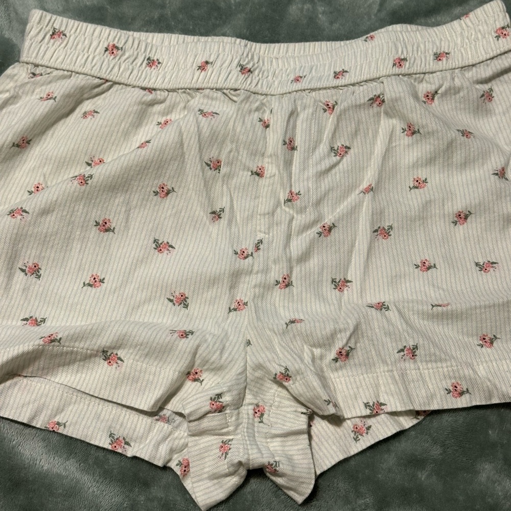 Forever 21 Cream Floral Shorts